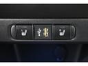 運転席と助手席には寒い日の肩や腰、冷えやすい下肢を温めてくれるシートヒーターが付いております!