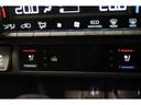 寒い冬のドライブでも手のひらから温めるステアリングヒーターが付いております!