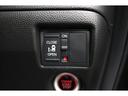 助手席側電動スライドドアはドアの直接操作以外にも運転席からのスイッチ操作やリモコン操作でも開閉が可能!狭い駐車場などでもドアの開閉が楽々・安心ですね!