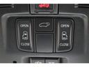 両側電動スライドドアはドアの直接操作以外にも運転席からのスイッチ操作やリモコン操作でも開閉が可能!狭い駐車場などでもドアの開閉が楽々・安心ですね!