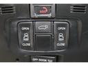 両側電動スライドドアはドアの直接操作以外にも運転席からのスイッチ操作やリモコン操作でも開閉が可能!狭い駐車場などでもドアの開閉が楽々・安心ですね!