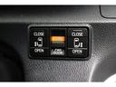 両側電動スライドドアはドアの直接操作以外にも運転席からのスイッチ操作やリモコン操作でも開閉が可能!狭い駐車場などでもドアの開閉が楽々・安心ですね!