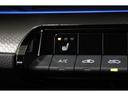 運転席と助手席には寒い日の肩や腰、冷えやすい下肢を温めてくれるシートヒーターが付いております!