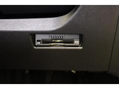 スッキリ装着されたビルトインタイプのＥＴＣ！高速道路走行の料金所をノンストップで通過できます。※　ＥＴＣカードのお申し込みも当社にお任せ下さい！ 7