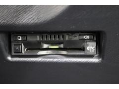 スッキリ装着されたビルトインタイプのＥＴＣ！高速道路走行の料金所をノンストップで通過できます。※　ＥＴＣカードのお申し込みも当社にお任せ下さい！ 7