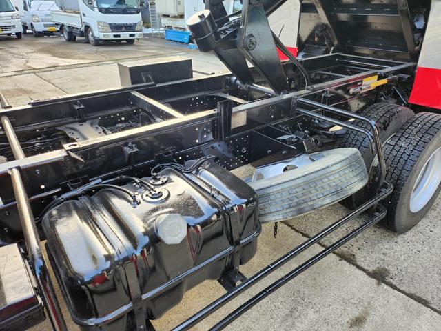 フォワード 　６速ＭＴ／最大積載量３７００ｋｇ／エアバッグ装備／パワーウィンドウ／キーレスエントリー／坂道発進補助装置／アイドリングストップ／電動コボレーン／コボレーンシート新品／リアフェンダーステンレス加工（18枚目）