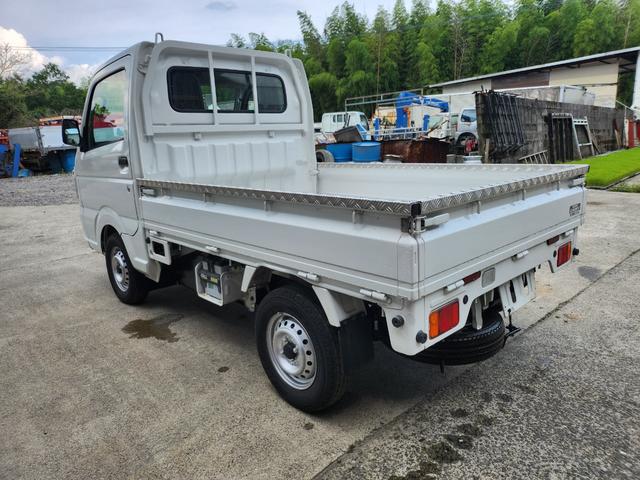 キャリイトラック 　オートマチック／４ＷＤ／エアコン／パワステ／エアバッグ装備（運転席・助手席）／スズキセーフティサポート／ＥＴＣ／ナビ（メモリーナビ）／テレビ（フルセグ）／荷台あおりアルミ縞板カバー（5枚目）