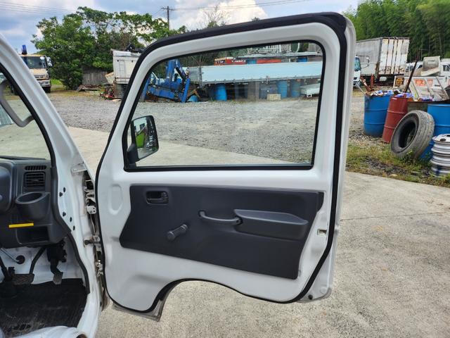 キャリイトラック 　オートマチック／４ＷＤ／エアコン／パワステ／エアバッグ装備（運転席・助手席）／スズキセーフティサポート／ＥＴＣ／ナビ（メモリーナビ）／テレビ（フルセグ）／荷台あおりアルミ縞板カバー（10枚目）
