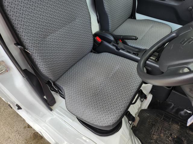 キャリイトラック 　オートマチック／４ＷＤ／エアコン／パワステ／エアバッグ装備（運転席・助手席）／スズキセーフティサポート／ＥＴＣ／ナビ（メモリーナビ）／テレビ（フルセグ）／荷台あおりアルミ縞板カバー（14枚目）
