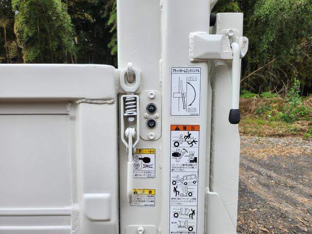 トヨエース 　Ｗキャブ／パワーゲート／ＡＴ／パワーウィンドウ（全席）／パワステ／エアコン／エアバッグ装備（運転席・助手席）／ＥＴＣ／ディーゼル／ＤＰＦ／パワーゲート／最大積載量１０５０ｋｇ／ナビ・テレビ（ワンセグ）（12枚目）