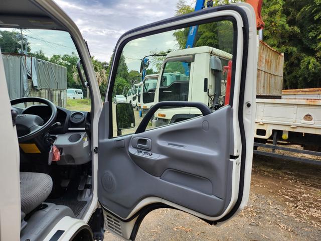 トヨエース 　Ｗキャブ／パワーゲート／ＡＴ／パワーウィンドウ（全席）／パワステ／エアコン／エアバッグ装備（運転席・助手席）／ＥＴＣ／ディーゼル／ＤＰＦ／パワーゲート／最大積載量１０５０ｋｇ／ナビ・テレビ（ワンセグ）（14枚目）