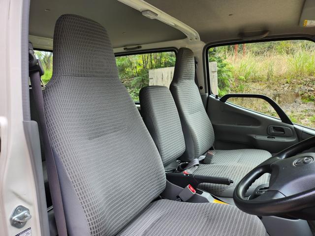 トヨエース 　Ｗキャブ／パワーゲート／ＡＴ／パワーウィンドウ（全席）／パワステ／エアコン／エアバッグ装備（運転席・助手席）／ＥＴＣ／ディーゼル／ＤＰＦ／パワーゲート／最大積載量１０５０ｋｇ／ナビ・テレビ（ワンセグ）（18枚目）