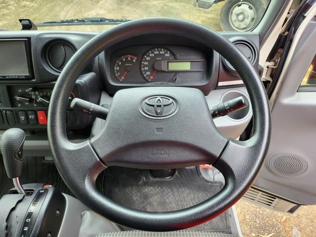 トヨエース 　Ｗキャブ／パワーゲート／ＡＴ／パワーウィンドウ（全席）／パワステ／エアコン／エアバッグ装備（運転席・助手席）／ＥＴＣ／ディーゼル／ＤＰＦ／パワーゲート／最大積載量１０５０ｋｇ／ナビ・テレビ（ワンセグ）（21枚目）