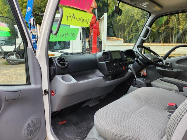 トヨエース 　Ｗキャブ／パワーゲート／ＡＴ／パワーウィンドウ（全席）／パワステ／エアコン／エアバッグ装備（運転席・助手席）／ＥＴＣ／ディーゼル／ＤＰＦ／パワーゲート／最大積載量１０５０ｋｇ／ナビ・テレビ（ワンセグ）（28枚目）