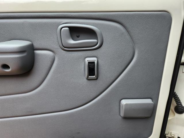 トヨエース 　Ｗキャブ／パワーゲート／ＡＴ／パワーウィンドウ（全席）／パワステ／エアコン／エアバッグ装備（運転席・助手席）／ＥＴＣ／ディーゼル／ＤＰＦ／パワーゲート／最大積載量１０５０ｋｇ／ナビ・テレビ（ワンセグ）（33枚目）