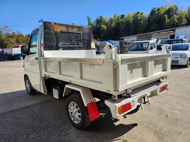 クリッパートラック 　５速ＭＴ／４ＷＤ（ＨｉＬｏ切替付）／ＰＴＯ式ダンプ／パワステ／エアコン／エアバッグ装備／荷台あおりアルミ縞板カバー／荷台背面ステンレス仕様／アルミホイール／土砂禁（6枚目）