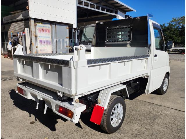 クリッパートラック 　５速ＭＴ／４ＷＤ（ＨｉＬｏ切替付）／ＰＴＯ式ダンプ／パワステ／エアコン／エアバッグ装備／荷台あおりアルミ縞板カバー／荷台背面ステンレス仕様／アルミホイール／土砂禁（8枚目）