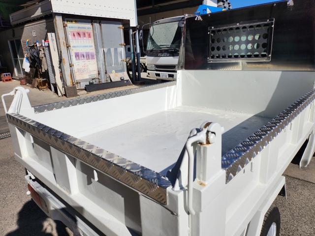 クリッパートラック 　５速ＭＴ／４ＷＤ（ＨｉＬｏ切替付）／ＰＴＯ式ダンプ／パワステ／エアコン／エアバッグ装備／荷台あおりアルミ縞板カバー／荷台背面ステンレス仕様／アルミホイール／土砂禁（9枚目）