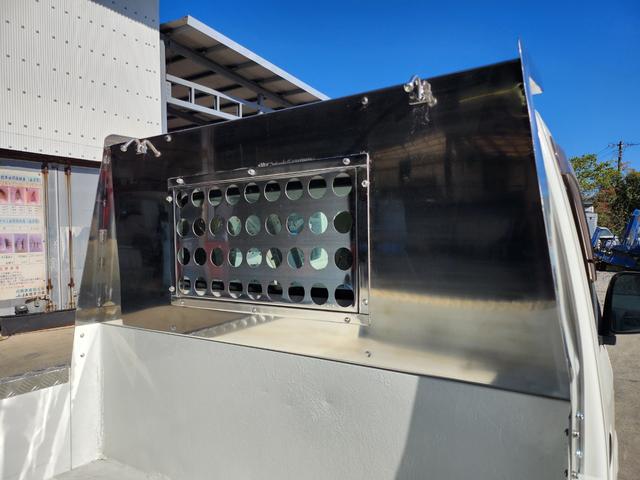 クリッパートラック 　５速ＭＴ／４ＷＤ（ＨｉＬｏ切替付）／ＰＴＯ式ダンプ／パワステ／エアコン／エアバッグ装備／荷台あおりアルミ縞板カバー／荷台背面ステンレス仕様／アルミホイール／土砂禁（10枚目）
