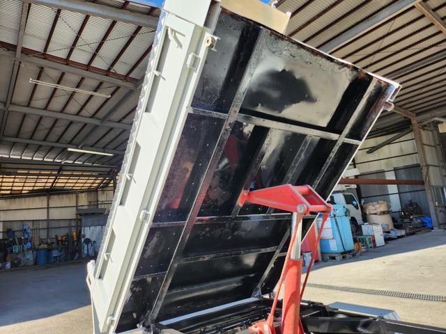 クリッパートラック 　５速ＭＴ／４ＷＤ（ＨｉＬｏ切替付）／ＰＴＯ式ダンプ／パワステ／エアコン／エアバッグ装備／荷台あおりアルミ縞板カバー／荷台背面ステンレス仕様／アルミホイール／土砂禁（11枚目）