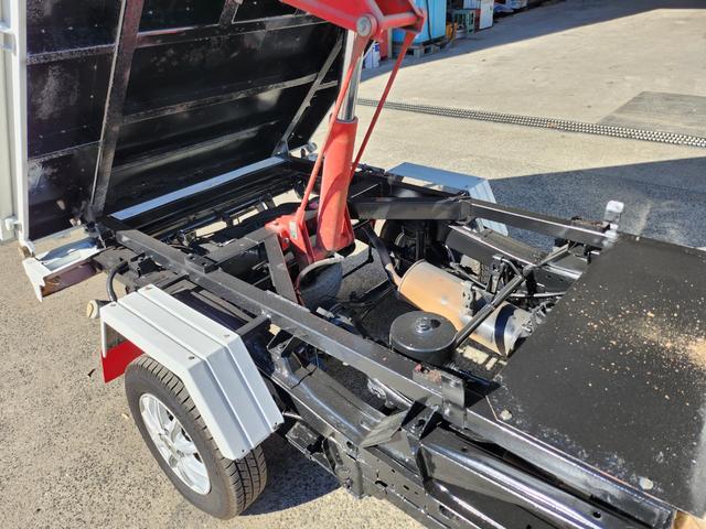 クリッパートラック 　５速ＭＴ／４ＷＤ（ＨｉＬｏ切替付）／ＰＴＯ式ダンプ／パワステ／エアコン／エアバッグ装備／荷台あおりアルミ縞板カバー／荷台背面ステンレス仕様／アルミホイール／土砂禁（13枚目）