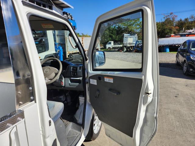 クリッパートラック 　５速ＭＴ／４ＷＤ（ＨｉＬｏ切替付）／ＰＴＯ式ダンプ／パワステ／エアコン／エアバッグ装備／荷台あおりアルミ縞板カバー／荷台背面ステンレス仕様／アルミホイール／土砂禁（17枚目）