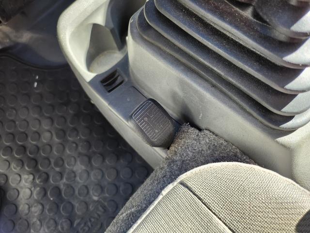 クリッパートラック 　５速ＭＴ／４ＷＤ（ＨｉＬｏ切替付）／ＰＴＯ式ダンプ／パワステ／エアコン／エアバッグ装備／荷台あおりアルミ縞板カバー／荷台背面ステンレス仕様／アルミホイール／土砂禁（28枚目）