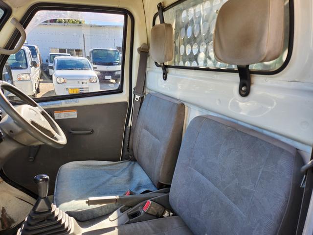 クリッパートラック 　５速ＭＴ／４ＷＤ（ＨｉＬｏ切替付）／ＰＴＯ式ダンプ／パワステ／エアコン／エアバッグ装備／荷台あおりアルミ縞板カバー／荷台背面ステンレス仕様／アルミホイール／土砂禁（32枚目）