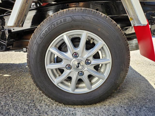 クリッパートラック 　５速ＭＴ／４ＷＤ（ＨｉＬｏ切替付）／ＰＴＯ式ダンプ／パワステ／エアコン／エアバッグ装備／荷台あおりアルミ縞板カバー／荷台背面ステンレス仕様／アルミホイール／土砂禁（35枚目）