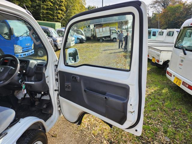 アクティトラック タウン 5速MT/4WD/パワーウィンドウ/キーレスエントリー/ドライブレコーダー/ナビ/テレビ(フルセグ)/パワステ/エアコン/エアバッグ装備/作業灯(10枚目)