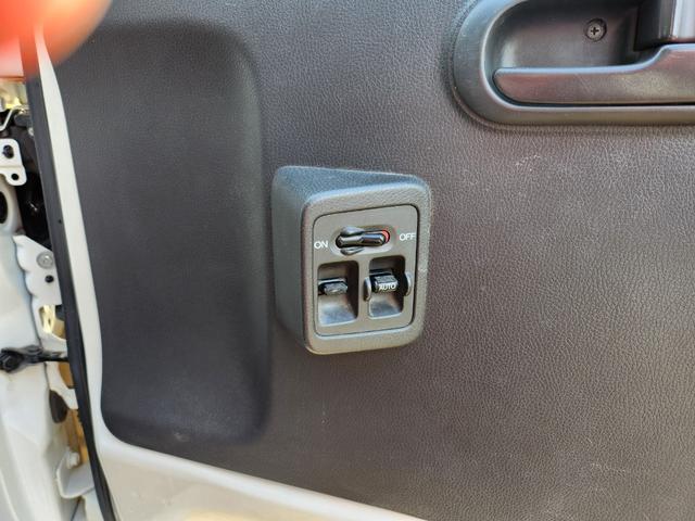 アクティトラック タウン 5速MT/4WD/パワーウィンドウ/キーレスエントリー/ドライブレコーダー/ナビ/テレビ(フルセグ)/パワステ/エアコン/エアバッグ装備/作業灯(12枚目)