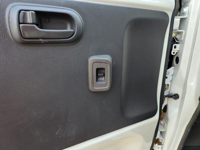 アクティトラック タウン 5速MT/4WD/パワーウィンドウ/キーレスエントリー/ドライブレコーダー/ナビ/テレビ(フルセグ)/パワステ/エアコン/エアバッグ装備/作業灯(23枚目)