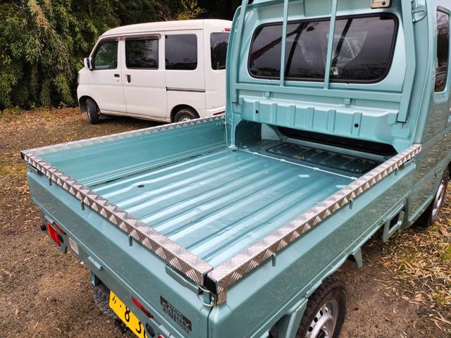 キャリイトラック 5速MT/4WD(HiLo切替)/デフロック/パワーウィンドウ/キーレスエントリー/パワステ/エアコン/エアバッグ装備/作業灯/荷台あおりアルミ縞板カバー(9枚目)