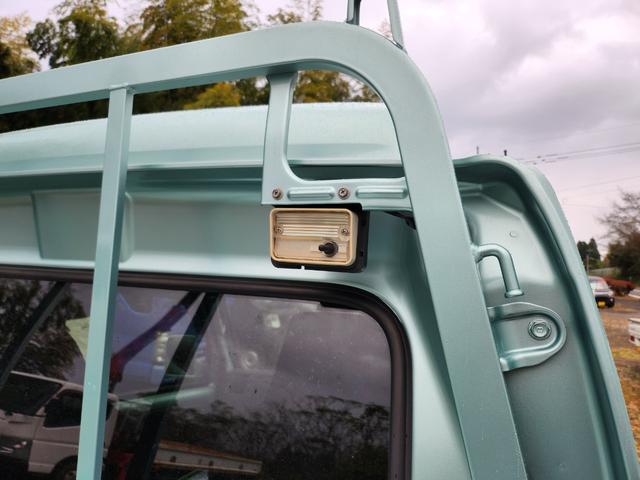 キャリイトラック 5速MT/4WD(HiLo切替)/デフロック/パワーウィンドウ/キーレスエントリー/パワステ/エアコン/エアバッグ装備/作業灯/荷台あおりアルミ縞板カバー(10枚目)