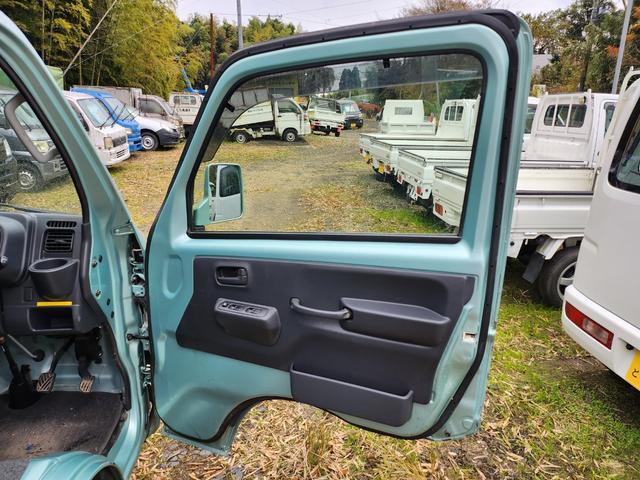 キャリイトラック 5速MT/4WD(HiLo切替)/デフロック/パワーウィンドウ/キーレスエントリー/パワステ/エアコン/エアバッグ装備/作業灯/荷台あおりアルミ縞板カバー(11枚目)