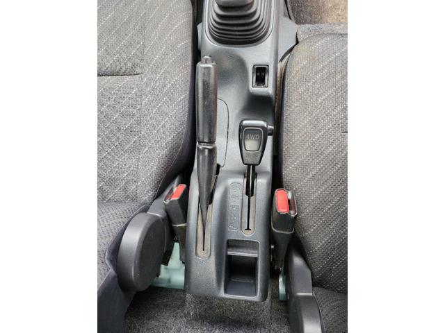 キャリイトラック 5速MT/4WD(HiLo切替)/デフロック/パワーウィンドウ/キーレスエントリー/パワステ/エアコン/エアバッグ装備/作業灯/荷台あおりアルミ縞板カバー(23枚目)