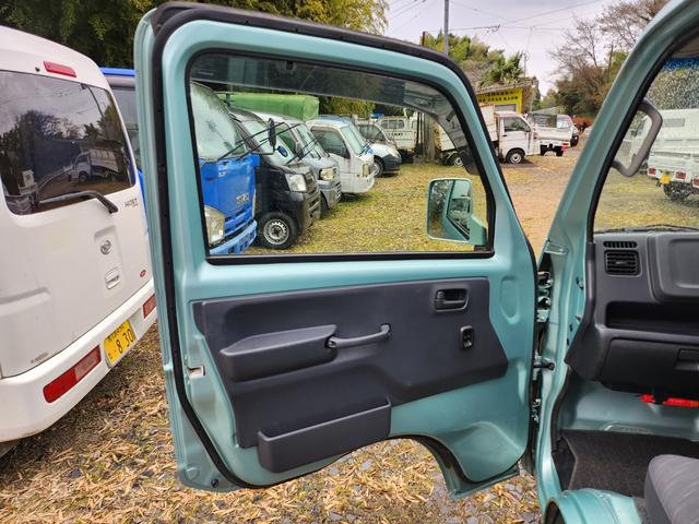 キャリイトラック 5速MT/4WD(HiLo切替)/デフロック/パワーウィンドウ/キーレスエントリー/パワステ/エアコン/エアバッグ装備/作業灯/荷台あおりアルミ縞板カバー(24枚目)