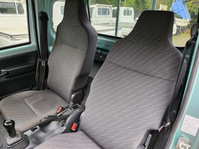 キャリイトラック 5速MT/4WD(HiLo切替)/デフロック/パワーウィンドウ/キーレスエントリー/パワステ/エアコン/エアバッグ装備/作業灯/荷台あおりアルミ縞板カバー(28枚目)