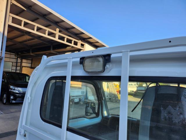 アクティトラック ＳＤＸ　５速ＭＴ／４ＷＤ／キーレスエントリー／パワステ／エアコン／エアバッグ装備／パワーウィンドウ／荷台あおりアルミ縞板カバー／作業灯（8枚目）