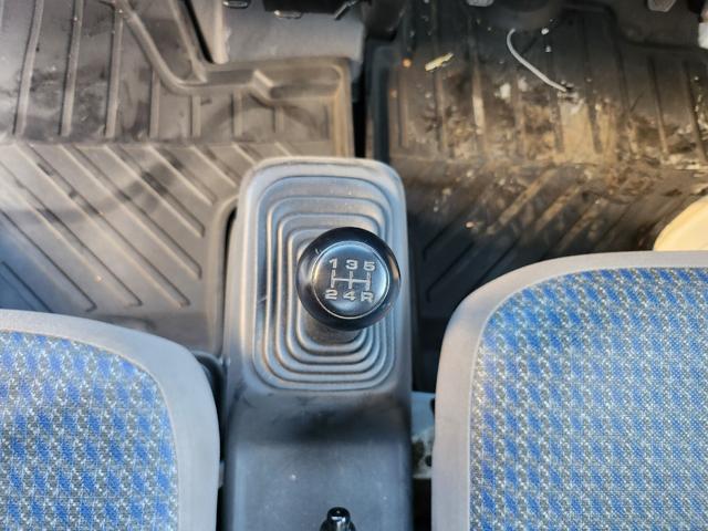 アクティトラック ＳＤＸ　５速ＭＴ／４ＷＤ／キーレスエントリー／パワステ／エアコン／エアバッグ装備／パワーウィンドウ／荷台あおりアルミ縞板カバー／作業灯（18枚目）