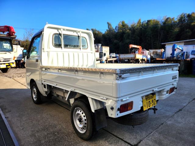 ハイゼットトラック エアコン・パワステ　スペシャル　５速ＭＴ／４ＷＤ／エアコン／パワステ／エアバッグ装備／荷台あおりアルミ縞板カバー（5枚目）