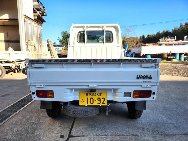ハイゼットトラック エアコン・パワステ　スペシャル　５速ＭＴ／４ＷＤ／エアコン／パワステ／エアバッグ装備／荷台あおりアルミ縞板カバー（6枚目）
