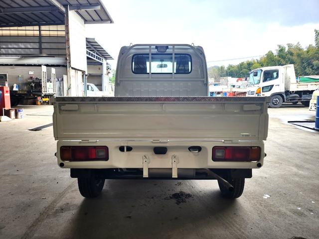 アクティトラック ＳＤＸ　５速ＭＴ／４ＷＤ／パワステ／エアコン／エアバッグ装備／荷台あおりアルミ縞板カバー（6枚目）