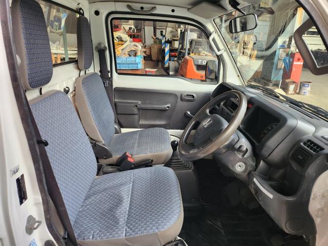 アクティトラック ＳＤＸ　５速ＭＴ／４ＷＤ／パワステ／エアコン／エアバッグ装備／荷台あおりアルミ縞板カバー（12枚目）