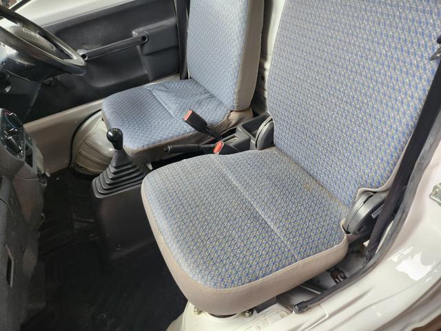 アクティトラック ＳＤＸ　５速ＭＴ／４ＷＤ／パワステ／エアコン／エアバッグ装備／荷台あおりアルミ縞板カバー（24枚目）