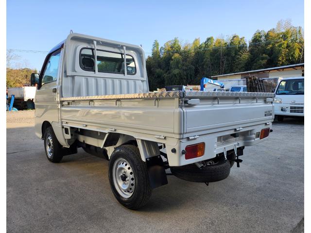 ハイゼットトラック 5速MT/4WD/パワステ/エアコン/エアバッグ装備/荷台あおりアルミ縞板カバー(5枚目)