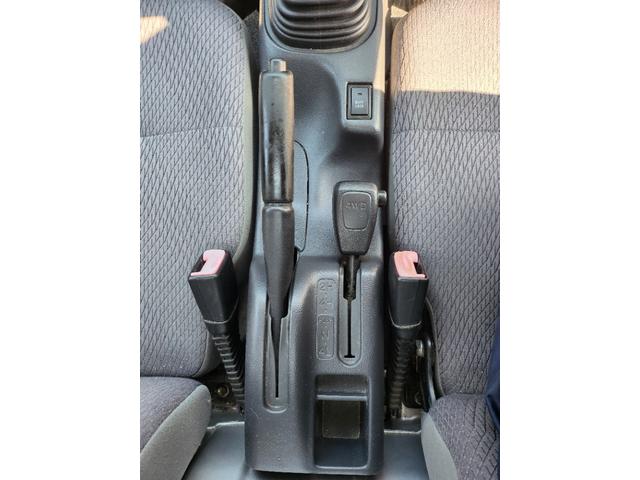 キャリイトラック ＫＣ　５速ＭＴ／４ＷＤ（ＨｉＬｏ１切替）／デフロック／エアコン／パワステ／作業灯／荷台あおりアルミ縞板カバー（19枚目）