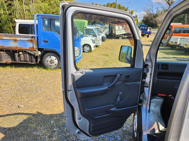 キャリイトラック ＫＣ　５速ＭＴ／４ＷＤ（ＨｉＬｏ１切替）／デフロック／エアコン／パワステ／作業灯／荷台あおりアルミ縞板カバー（20枚目）