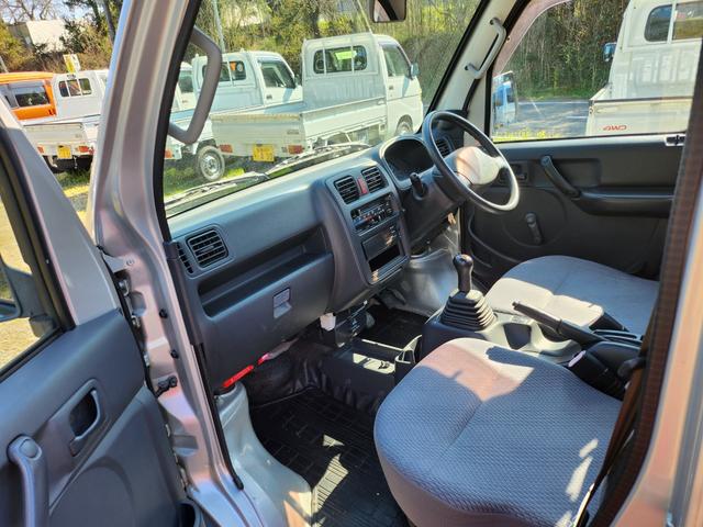 キャリイトラック ＫＣ　５速ＭＴ／４ＷＤ（ＨｉＬｏ１切替）／デフロック／エアコン／パワステ／作業灯／荷台あおりアルミ縞板カバー（22枚目）