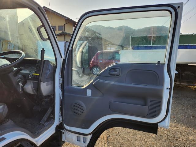 エルフトラック 　最大積載量２０００ｋｇ／総重量５０００ｋｇ未満／５速ＭＴ／エアコン／パワステ／パワーウィンドウ／エアバッグ装備／ディーゼル車／コボレーンシート新品（9枚目）